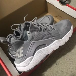 nike huaraches size 7.5 women